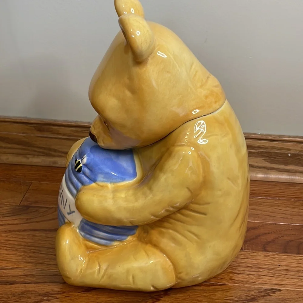 WINNIE‎ THE POOH Ceramic Cookie Jar. Vintage